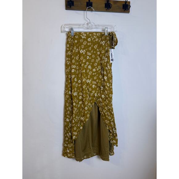 NWT The Sweet Collective Shiloh Skirt Olive Green Floral Wrap Sz S - Picture 2 of 5